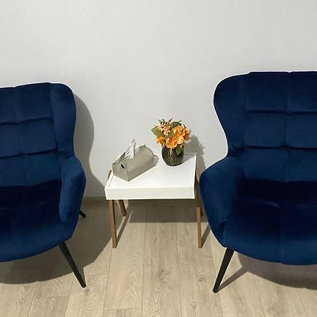 La Vie Est Belle Apartment Bukares Bagian luar foto