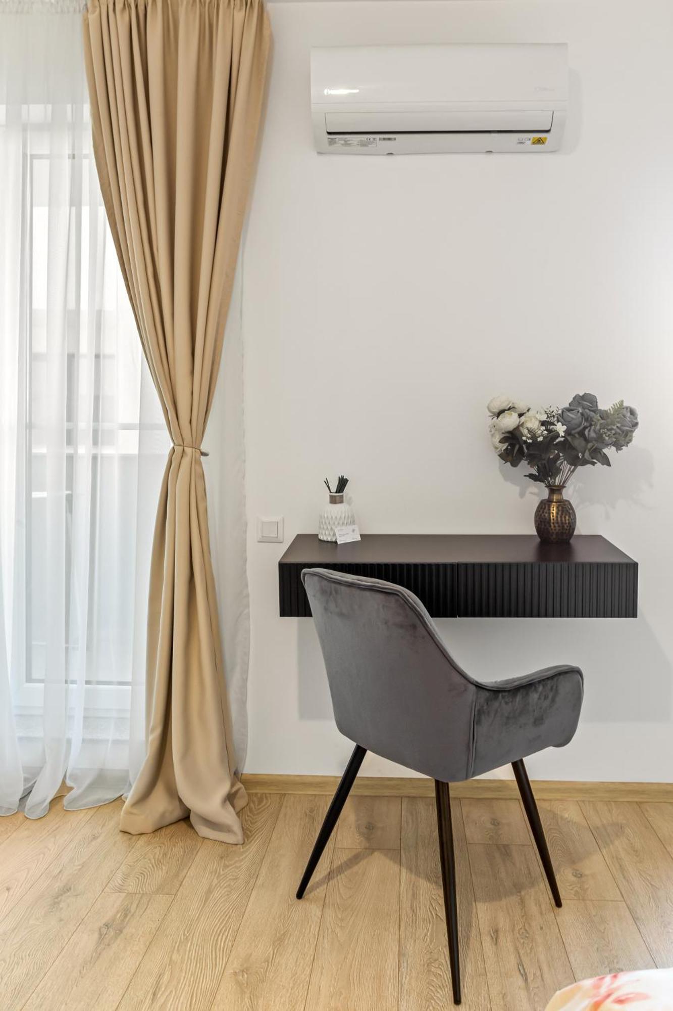La Vie Est Belle Apartment Bukares Bagian luar foto