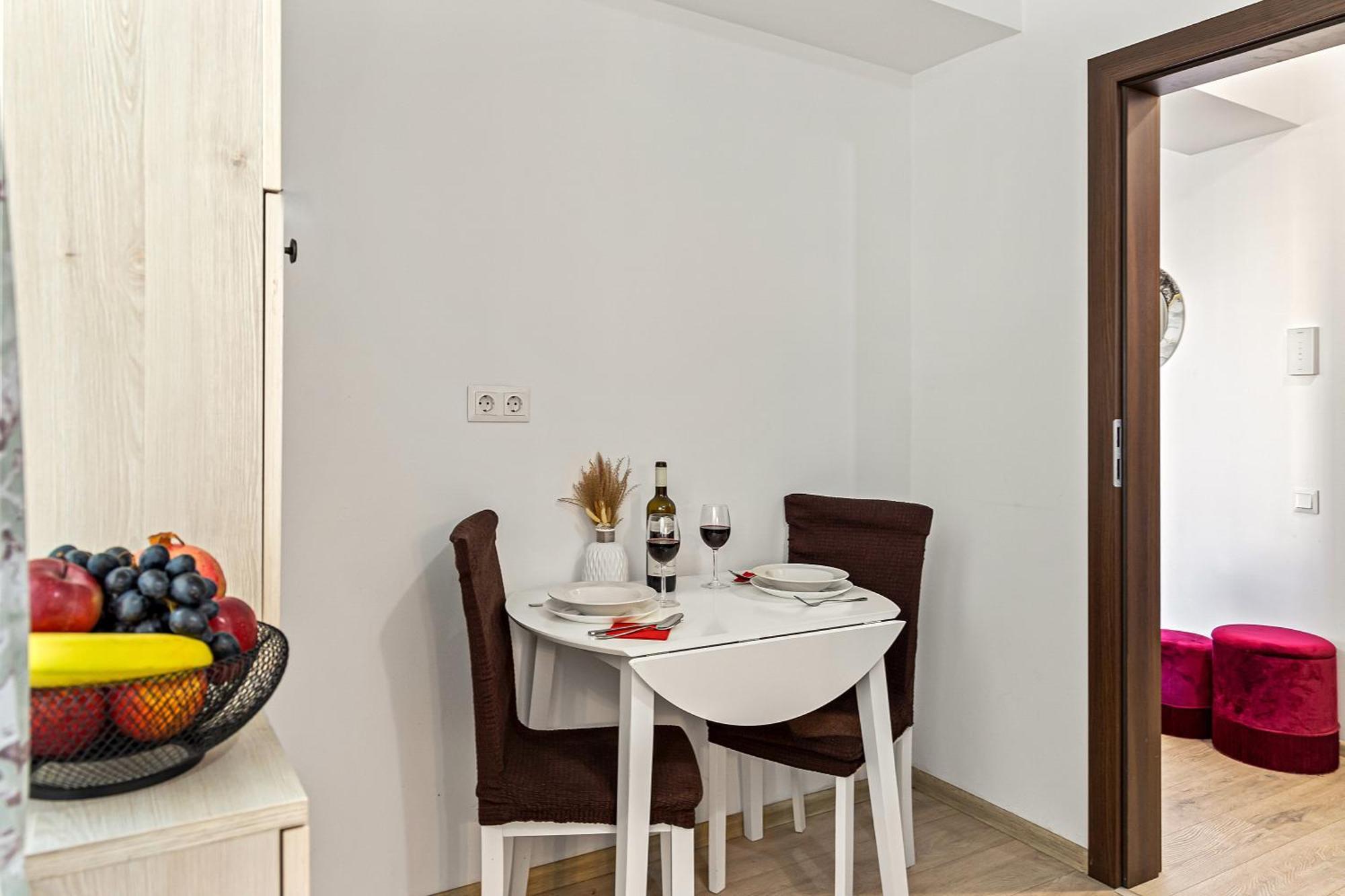 La Vie Est Belle Apartment Bukares Bagian luar foto