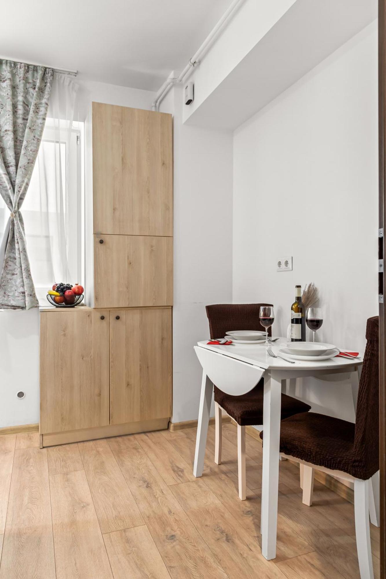 La Vie Est Belle Apartment Bukares Bagian luar foto